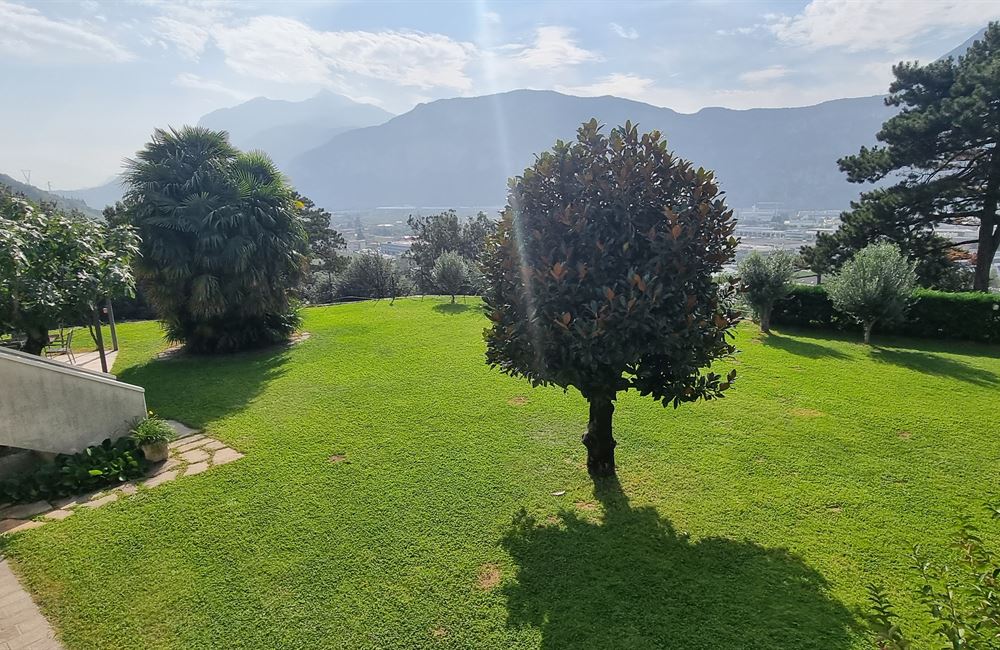 VILLA BIFAMILIARE IN POSIZIONE PANORAMICA E SOLEGGIATA - Vendita Villa  Trento