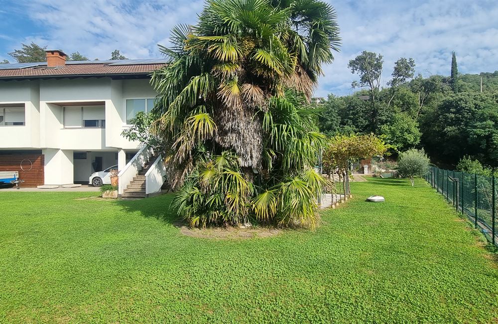 VILLA BIFAMILIARE IN POSIZIONE PANORAMICA E SOLEGGIATA - Vendita Villa  Trento