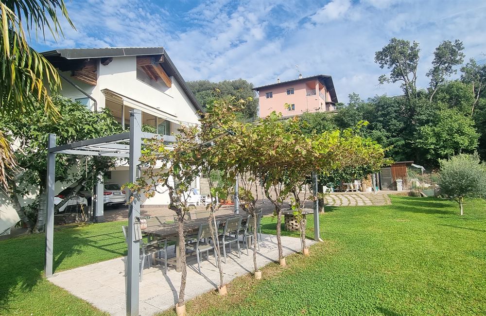 VILLA BIFAMILIARE IN POSIZIONE PANORAMICA E SOLEGGIATA - Vendita Villa  Trento