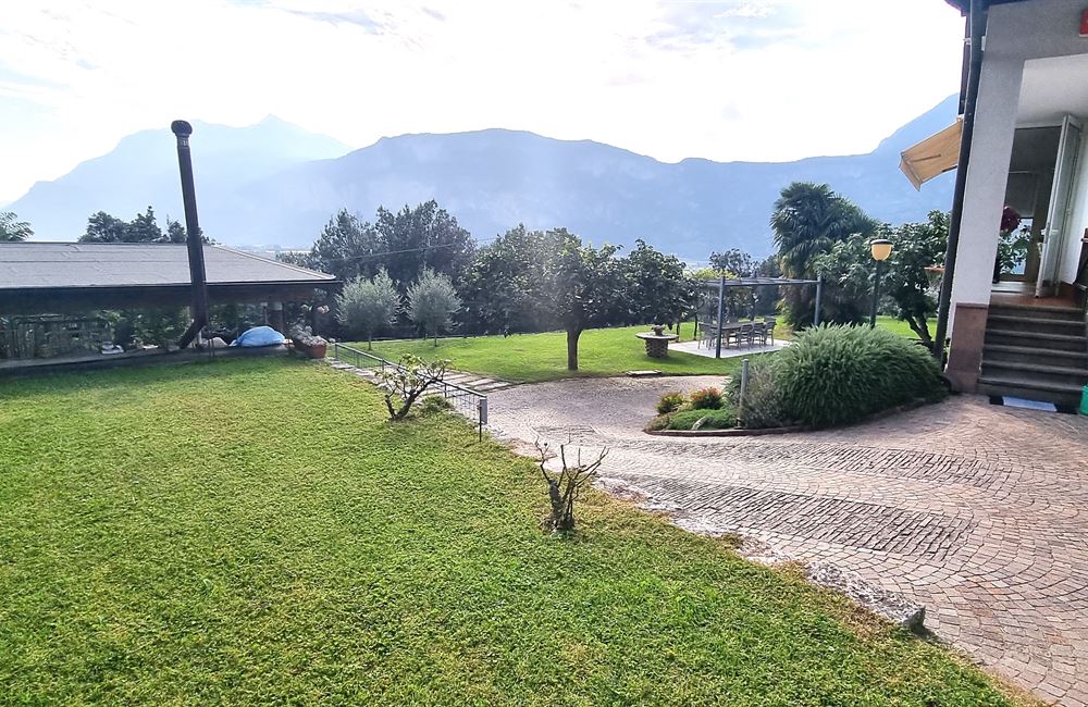 VILLA BIFAMILIARE IN POSIZIONE PANORAMICA E SOLEGGIATA - Vendita Villa  Trento