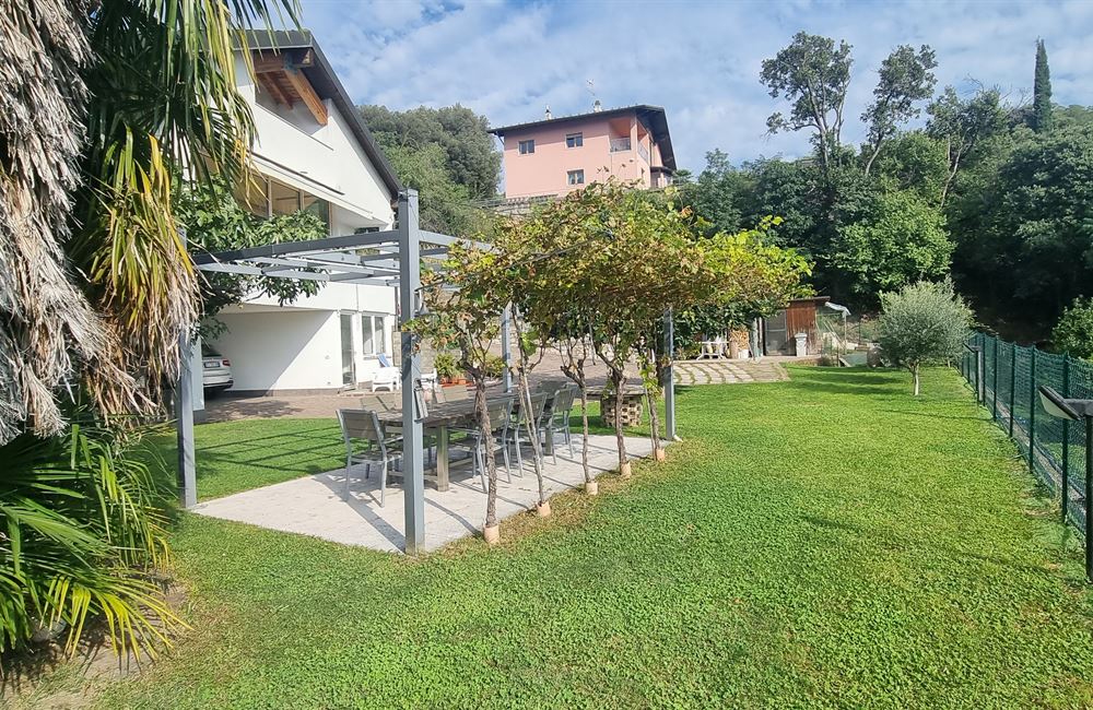 VILLA BIFAMILIARE IN POSIZIONE PANORAMICA E SOLEGGIATA - Vendita Villa  Trento