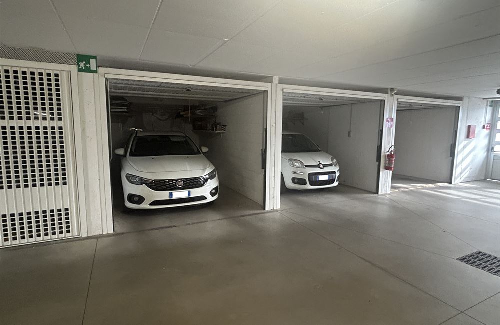 EGNA TRE STANZE CON GARAGE E CANTINA - Vendita Appartamento 3 stanze  Bolzano