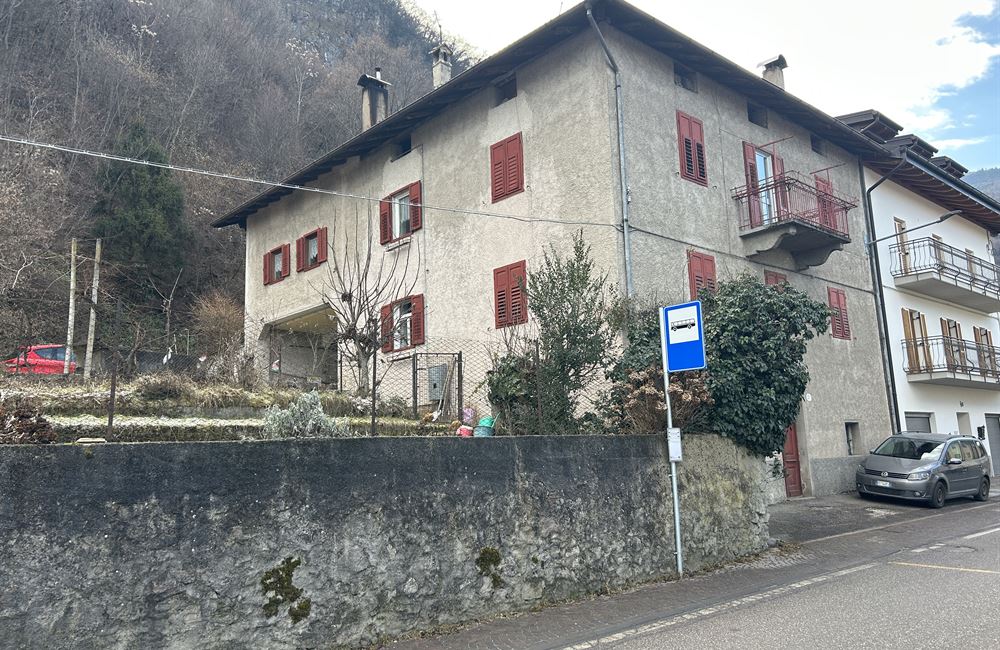 CASA CON DUE APPARTAMENTI SALORNO - Vendita Casa Singola SALORNO Atesina