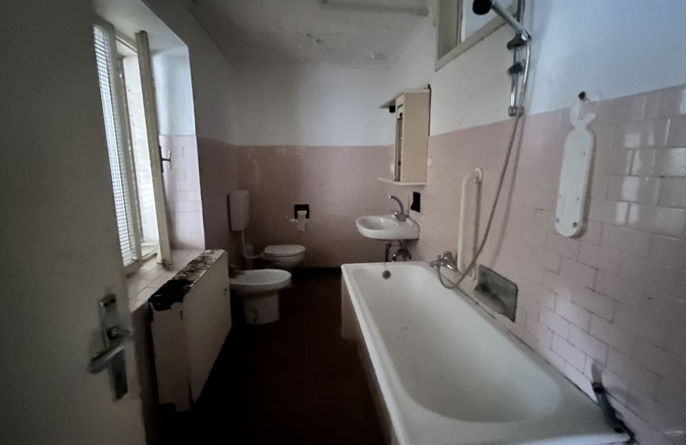 CASA CON DUE APPARTAMENTI SALORNO - Vendita Casa Singola SALORNO Atesina