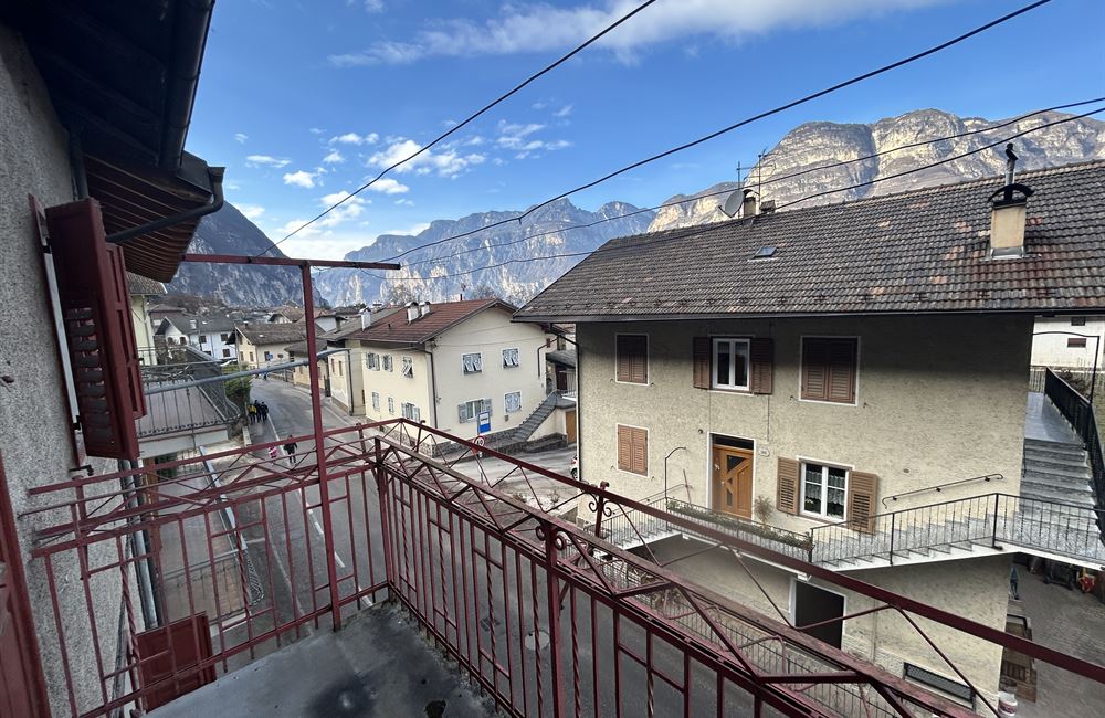 CASA CON DUE APPARTAMENTI SALORNO - Vendita Casa Singola SALORNO Atesina