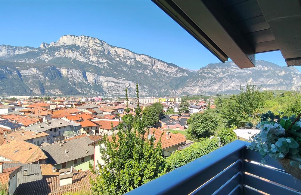 LAVIS CASA INDIPENDENTE RISTRUTTURATA CON VISTA PANORAMICA - Vendita Villa  Lavis