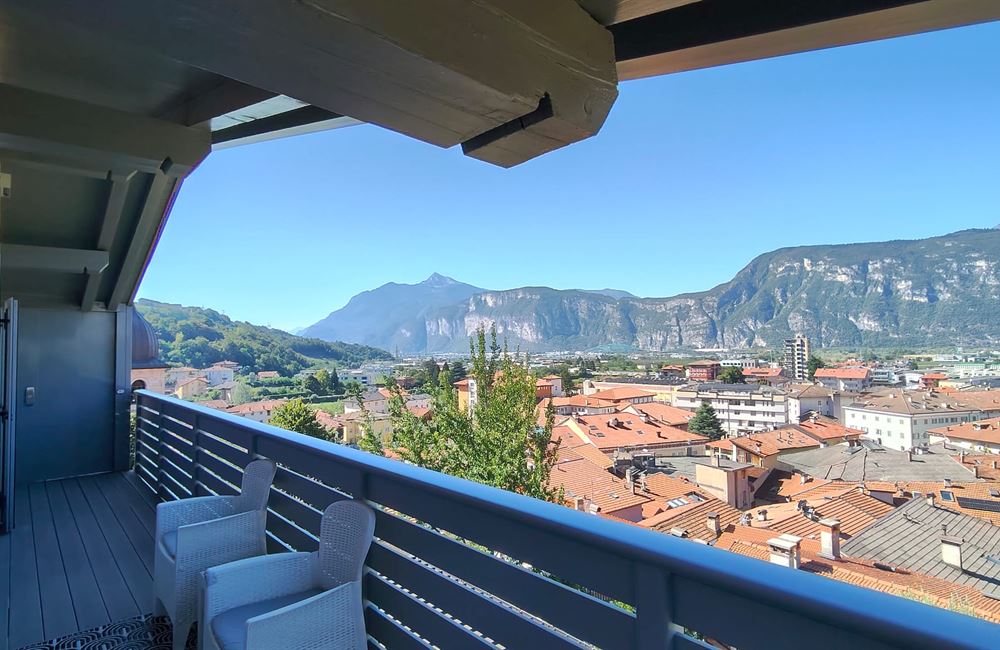 LAVIS CASA INDIPENDENTE RISTRUTTURATA CON VISTA PANORAMICA - Vendita Villa  Lavis