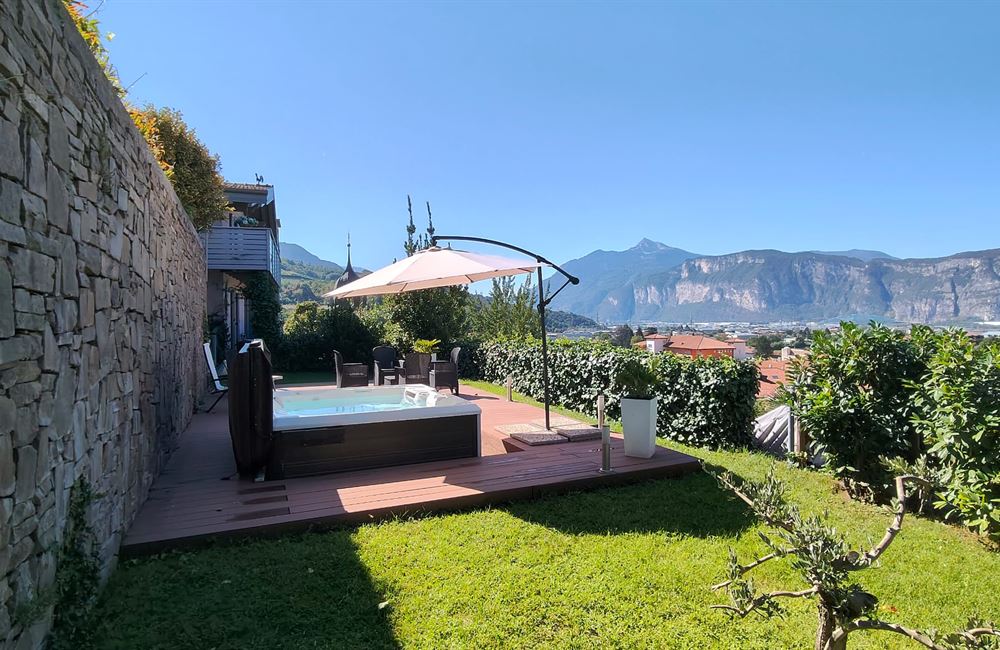 LAVIS CASA INDIPENDENTE RISTRUTTURATA CON VISTA PANORAMICA - Vendita Villa  Lavis