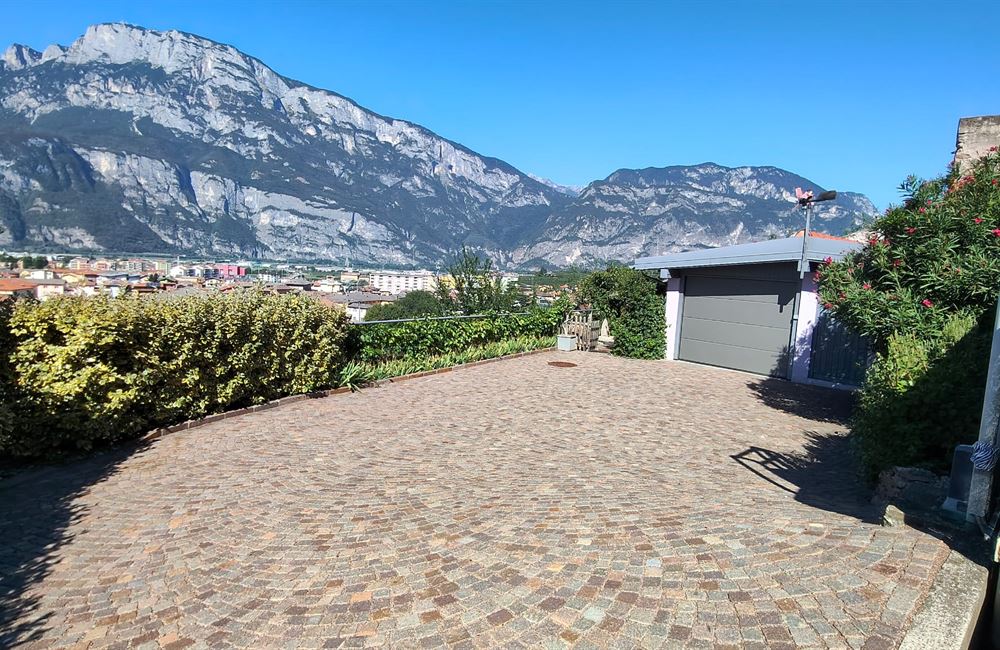 LAVIS CASA INDIPENDENTE RISTRUTTURATA CON VISTA PANORAMICA - Vendita Villa  Lavis